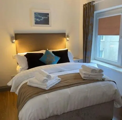 Location, Location - Modern 2 Bed In *