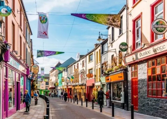 Daire Location, Location - Modern 2 Bed In *