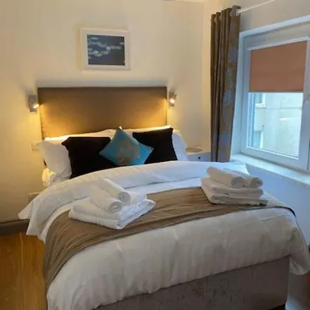 Location, Location - Modern 2 Bed In *