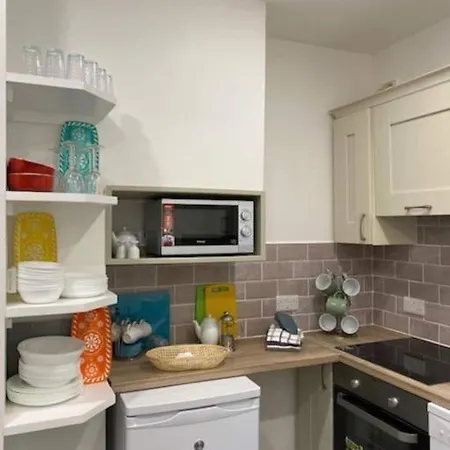 Location, Location - Modern 2 Bed In * Killarney